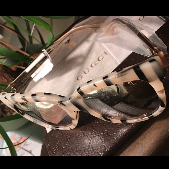 Authentic GUCCI 57m cat eye Acetate sunglasses - Picture 3 of 6